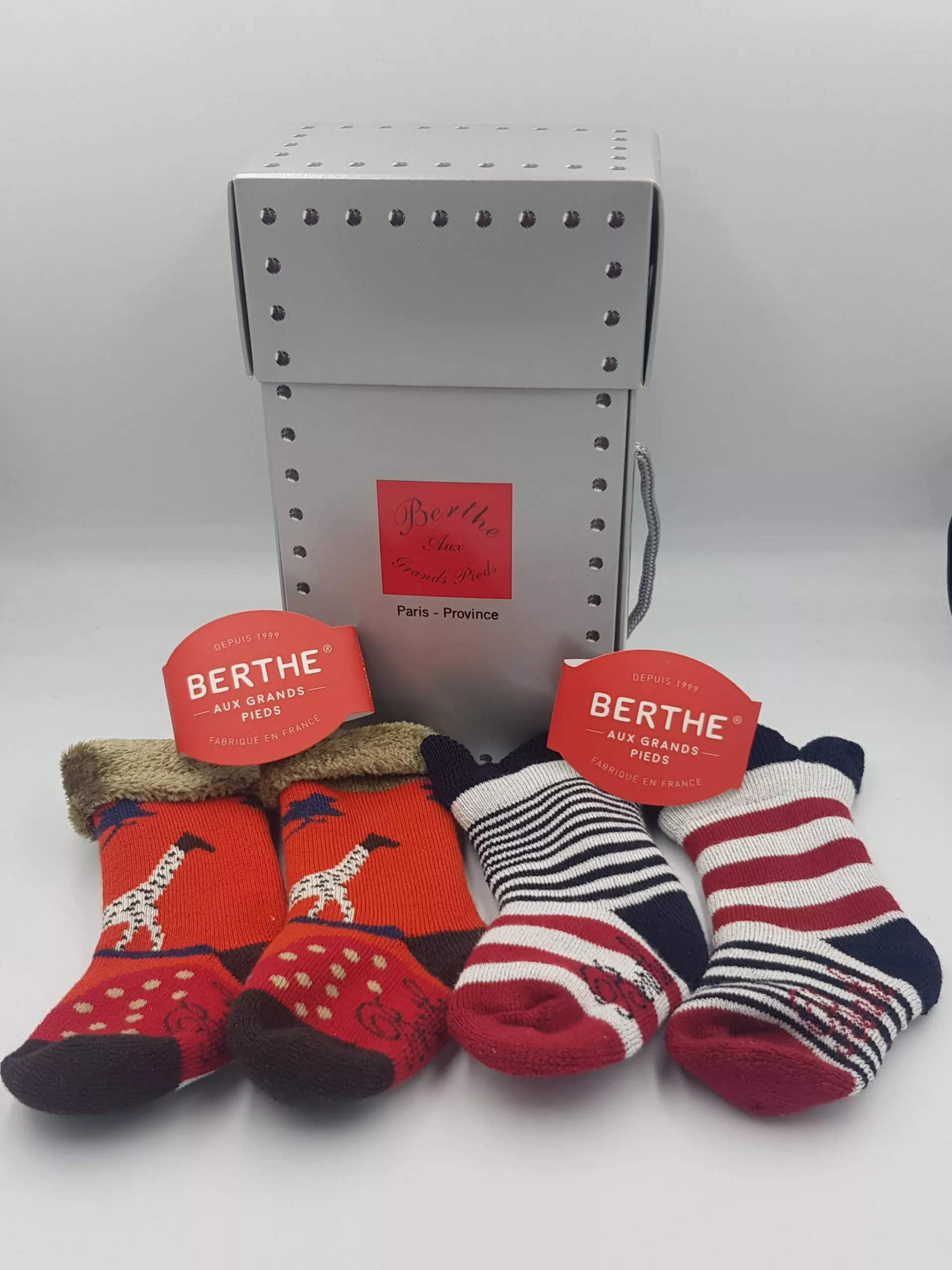 Coffret Cadeau Naissance – 2 Paires de Chaussettes Berthe aux Grands Pieds – Thèmes Jungle & Marinière